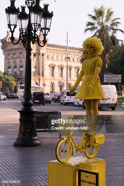 Hauptstraße Ramblas in Barcelona: lebende Statuen