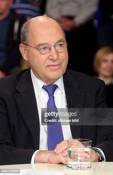 Dr. Gregor Gysi in der ZDF-Talkshow "Maybrit_Illner" am in BerlinThema der Sendung: Aufstand in Athen - Scheitert Merkel, scheitert der Euro?