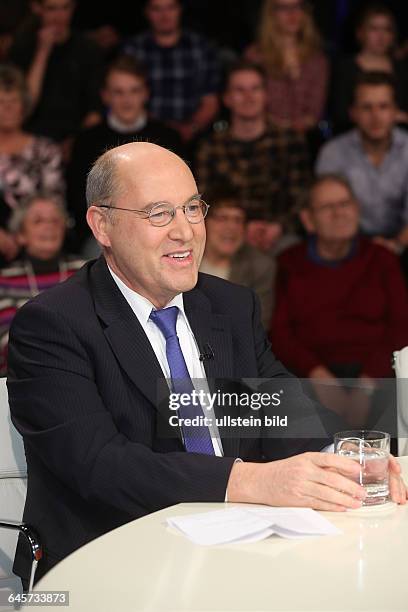 Dr. Gregor Gysi in der ZDF-Talkshow "Maybrit_Illner" am in BerlinThema der Sendung: Aufstand in Athen - Scheitert Merkel, scheitert der Euro?