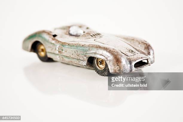 Altes Blechspielzeugauto, Mercedes Formel 1 50er - old tin toy car Mecedes Formula One