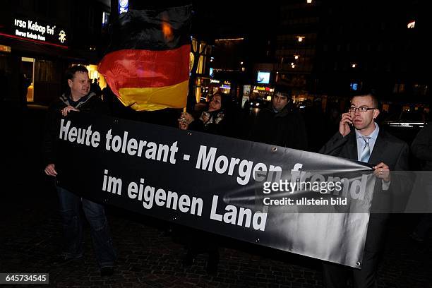 Die Sagida Demonstration in der Saarbrücker Innenstadt . 200 Demonstranten, auch aus der rechten Szene und der NPD treffen sich in der Reichstraße....