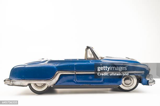 Altes Blechspielzeugauto - old tin toy model car