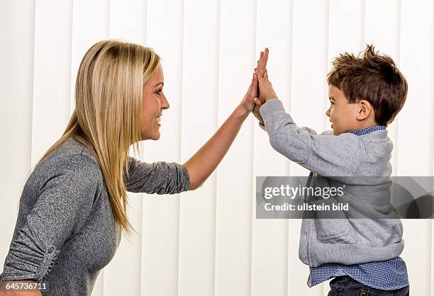 Mutter und Sohn, Symbol für Liebe, Spaß, Kindheit, Glück