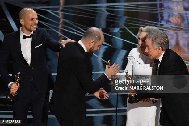 La La Land" producer Jordan Horowitz accepts his award for best picture from US actors Faye Dunaway and Warren Beatty next to producer fred Berger...
