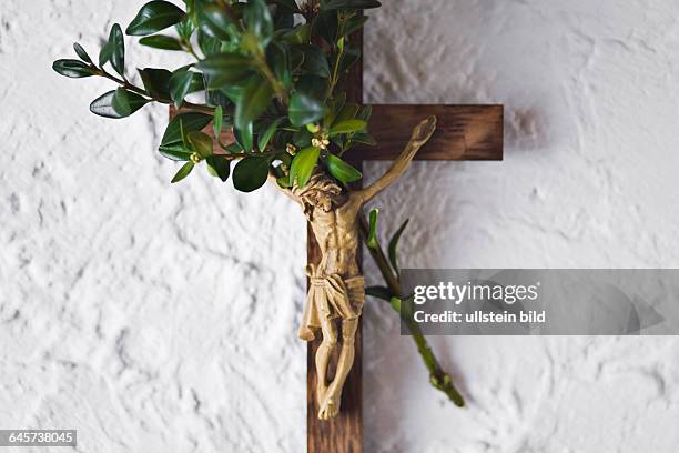 Buchsbaumast auf einem Kreuz - box tree on a crucifix