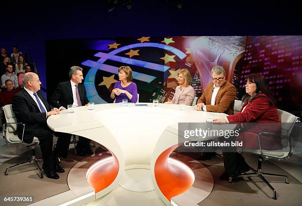 Dr. Gregor Gysi , Günther Oettinger , Maybrit Illner , Prof. Dr. Beatrice Weder di Mauro , Frank Schäffler und Silvia Wadhwa in der ZDF-Talkshow...