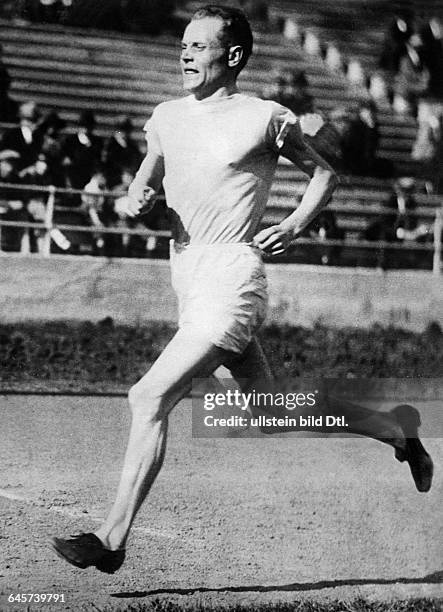 Athlete, runner, sportsman, Finland Potrait in a stadion, during a competition Vintage property of ullstein bild