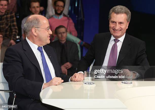 Dr. Gregor Gysi mit Günther Oettinger in der ZDF-Talkshow "Maybrit_Illner" am in BerlinThema der Sendung: Aufstand in Athen - Scheitert Merkel,...