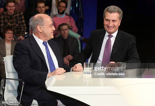 Dr. Gregor Gysi mit Günther Oettinger in der ZDF-Talkshow "Maybrit_Illner" am in BerlinThema der Sendung: Aufstand in Athen - Scheitert Merkel,...