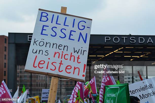 Wir haben es satt - Demonstration gegen die Agraindustrie unter dem Motto -Wochenmarkt statt Weltmarkt-Gesundes Essen und gesunde...