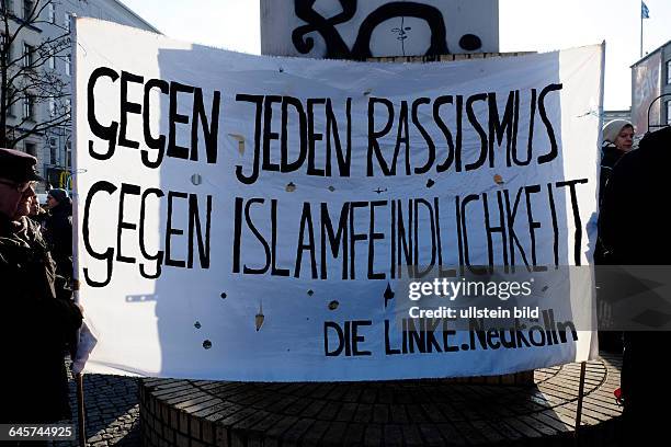 Mahnwache und Demonstration im Gedenken an den in Dresden getöteten Flüchtling Khalid Idris Bahray in Berlin