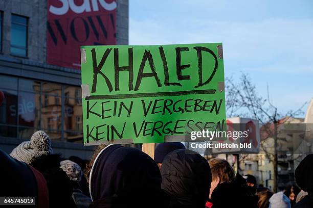 Mahnwache und Demonstration im Gedenken an den in Dresden getöteten Flüchtling Khalid Idris Bahray in Berlin