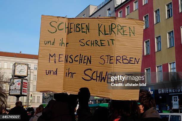 Mahnwache und Demonstration im Gedenken an den in Dresden getöteten Flüchtling Khalid Idris Bahray in Berlin