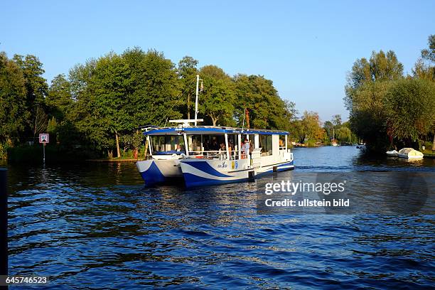 Fähre F 23 auf der Müggelspree bei Berlin-Rahnsdord, Solarfährschiff mit Elektroantrieb