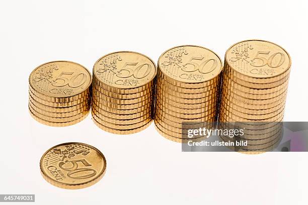 Einige Stapel von Euro Geld Münzen