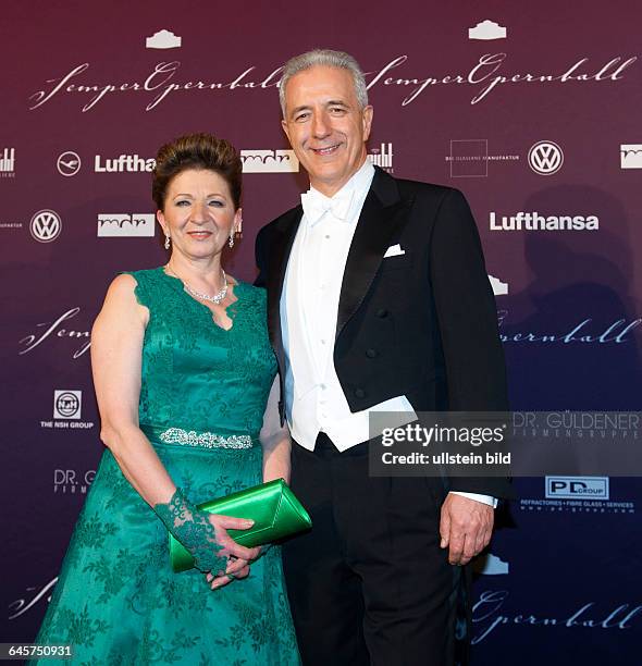 Semperopernball 2015, Freitag , Semperoper Dresden.Der sächsische Ministerpräsident Stanislaw Tillich mit seiner Ehefrau Veronika.