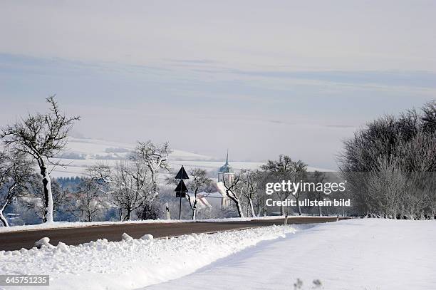 Winter im Saarland. Hier liegt bis zu 20 Zentimeter Schnee in den Höhenlagen des Bliesgaus im Saar-Pfalz-Kreis. Hier der Ort Medelsheim bei Gersheim.