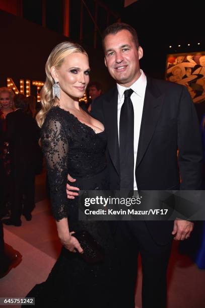 Model Molly Sims and producer Scott Stuber attends the 2017 Vanity Fair Oscar Party hosted by Graydon Carter at Wallis Annenberg Center for the...