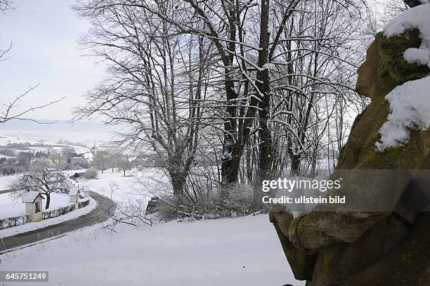 Winter im Saarland. Hier liegt bis zu 20 Zentimeter Schnee in den Höhenlagen des Bliesgaus im Saar-Pfalz-Kreis. Hier der Ort Medelsheim bei Gersheim.