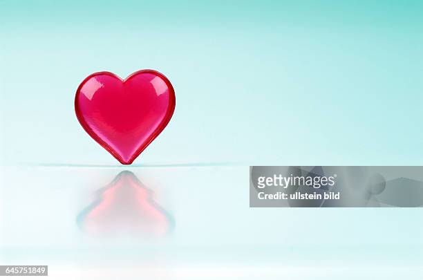 Herz, Herzen, rotes, rote, rot, Liebe, Herzschmerz, Partnerschaft, Partnerschaften, Ehe, Gef¸hl, Gef¸hle, lieben, verlieben, einsames, einsame,...