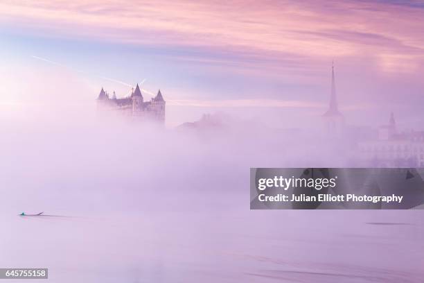 dawn in the city of saumur and its chateau. - château de saumur stock pictures, royalty-free photos & images