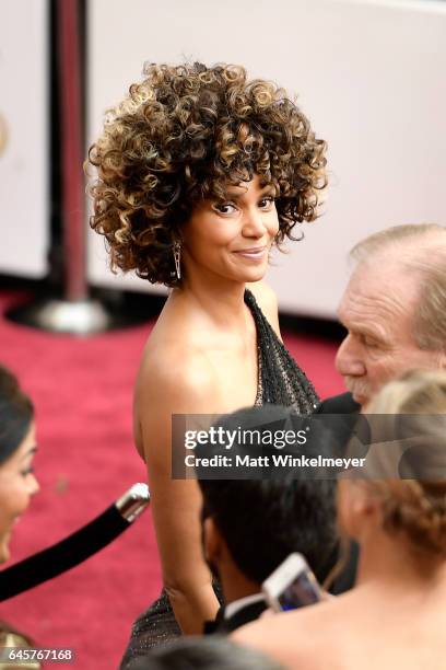 Actress Halle Berry attends the 89th Annual Academy Awards at Hollywood & Highland Center on February 26, 2017 in Hollywood, California.