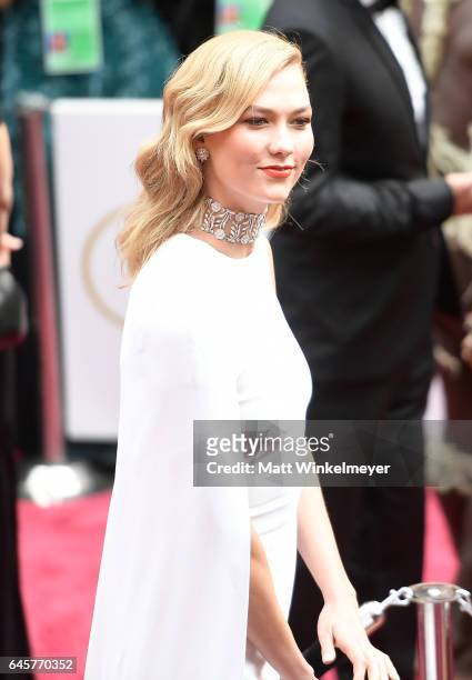 Model Karlie Kloss attends the 89th Annual Academy Awards at Hollywood & Highland Center on February 26, 2017 in Hollywood, California.