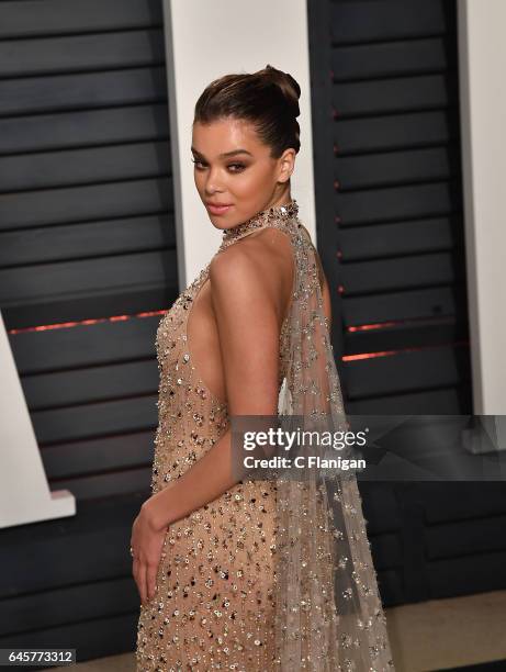 Hailee Steinfeld attends the 2017 Vanity Fair Oscar Party Hosted by Graydon Carter at the Wallis Annenberg Center for the Performing Arts on February...