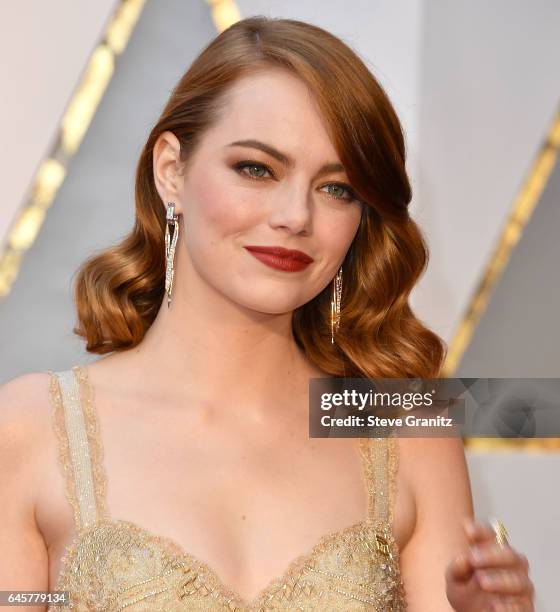 Emma Stone arrives at the 89th Annual Academy Awards at Hollywood & Highland Center on February 26, 2017 in Hollywood, California.