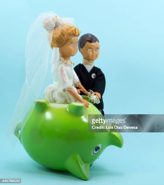 weddings and the economic crisis - fémina foto e immagini stock