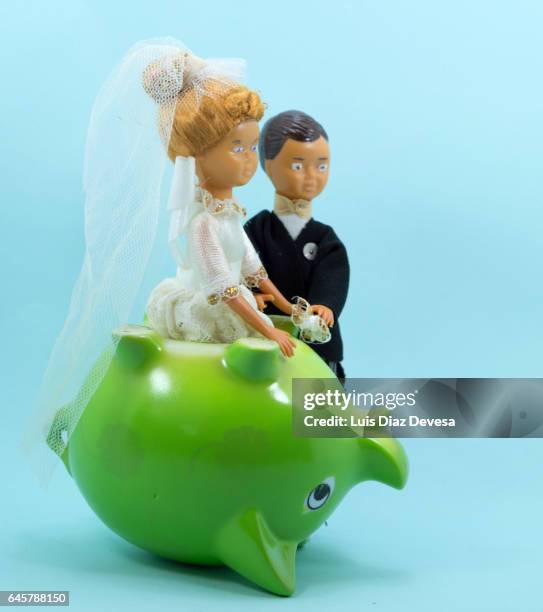 weddings and the economic crisis - novio boda stockfoto's en -beelden