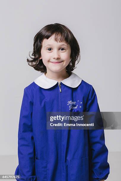 child with primary school apron smiling - 襟 ストックフォトと画像