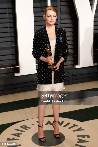 Emma Stone attends the 2017 Vanity Fair Oscar Party at Wallis Annenberg Center for the Performing Arts on February 26, 2017 in Beverly Hills,...