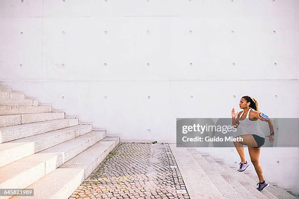 woman doing workout. - smartwatch stockfoto's en -beelden