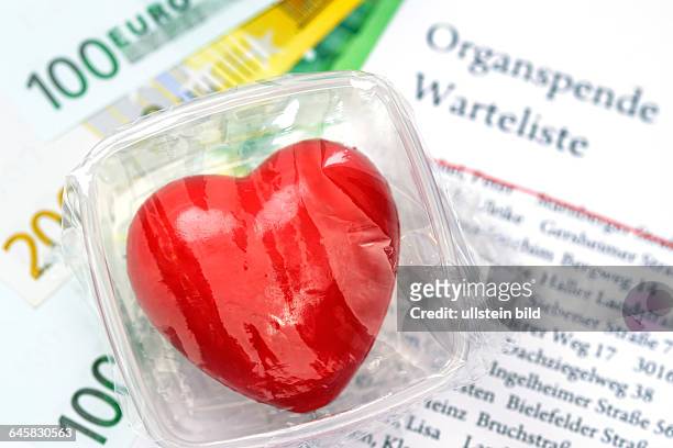 Herz in Frischhaltebox und Organspende-Warteliste, Symbolfoto Organspende