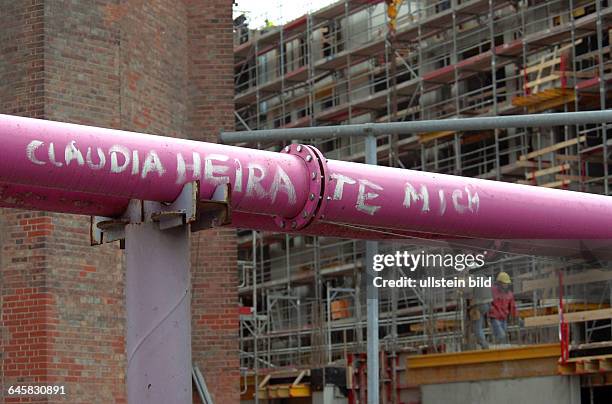 In Berlins historischer Mitte am Werderschen Markt drehen sich die Kraene fuer das kommende Bauvorhaben der Kronprinzengaerten nahe dem Auswaertigen...