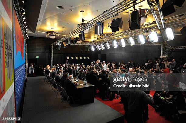 Pressekonferenz zum Film -CINDERELLA- mit Kenneth Branagh, Cate Blanchett, Helena Bonham Carter, Lily James, Stellan Skarsgard, Richard Madden, Sandy...