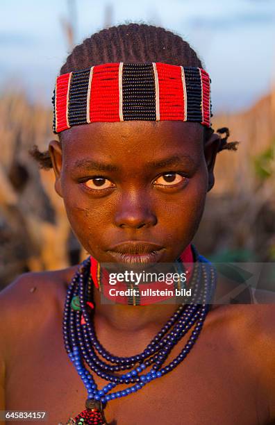 Turmi, Maedchen, Aethiopien, Omo Valley, Hamar Maedchen, Turmi Ethiopia Africa village Lower Omo Valley Hamar Hammer tribe young girl in village at...