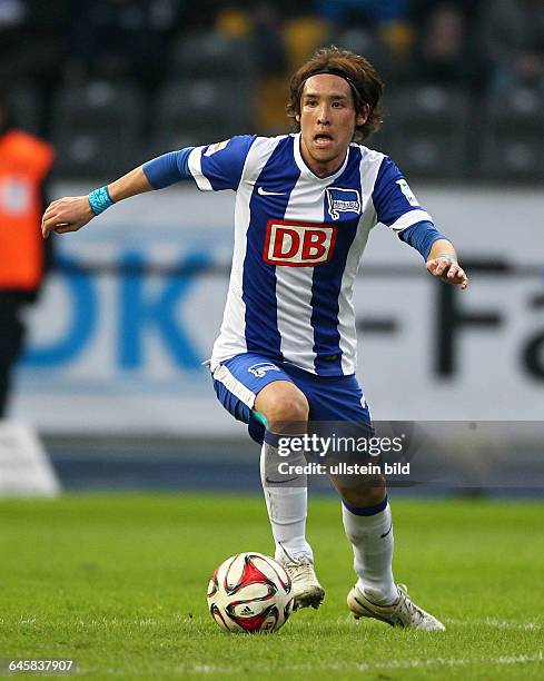 Hajime Hosogai, Einzelbild, Freisteller, Aktion , Sport, Fußball Fussball, DFL Bundesliga Herren, Saison 2014 Hertha BSC Berlin vs. SC Freiburg