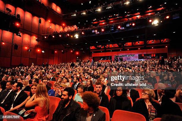 Besucher im Kino während der Preisverleihung anlässlich der 65. Internationalen Filmfestspiele Berlin