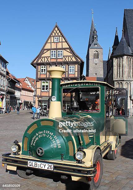 Quedlinburg, Stadtansicht , Fachwerkhaus am Markt, Stadtrundfahrt mit der Quedlinburger Bimmelbahn