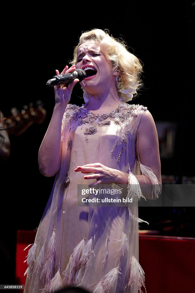 Englische Sängerin Paloma Faith gastiert auf ihrer "A Perfect Contradiction"-Tour im Gloria Theater Köln