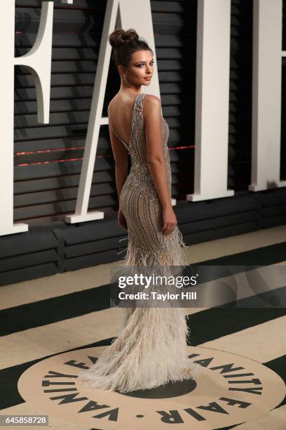 Emily Ratajkowski attends the 2017 Vanity Fair Oscar Party at Wallis Annenberg Center for the Performing Arts on February 26, 2017 in Beverly Hills,...