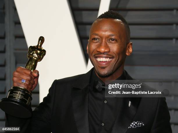 Actor Mahershala Ali, winner of the Best Supporting Actor award for 'Moonlight', poses with his Oscar as he arrives to the Vanity Fair Party...