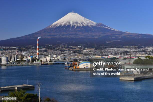 mt fuji and tagonoura bay, fuji city, shizuoka prefecture - mt fuji fotografías e imágenes de stock