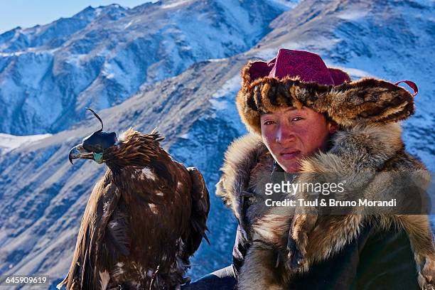 mongolia, bayan-olgii, eagle hunter - altai mountains stock pictures, royalty-free photos & images