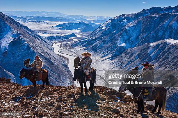 mongolia, bayan-olgii, eagle hunter - altai mountains stock pictures, royalty-free photos & images