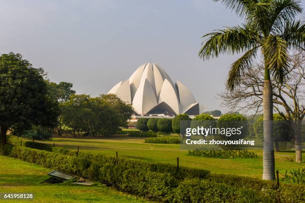 the lotus temple in delhi - lotus temple new delhi stock pictures, royalty-free photos & images