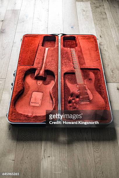 empty guitar case with imprint - guitar case fotografías e imágenes de stock