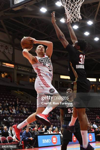 Singler of the Raptors 905 drives to the basket against the Erie Bayhawks at the Hershey Centre on February 23, 2017 in Mississauga, Ontario, Canada....